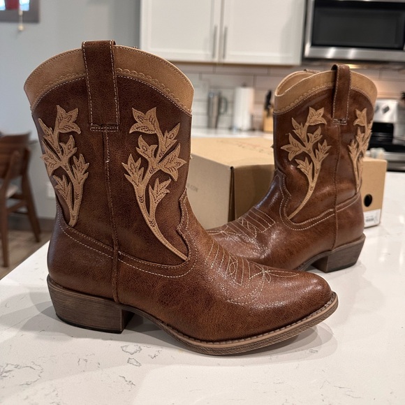 Women’s Brown Floral Detailed Western Boot - Picture 1 of 14